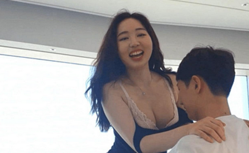 노하늘 [아시아나 승무원]