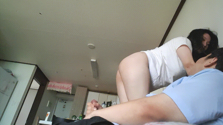 [뚱남최초작] 사촌동생이랑 소파에서 빠구리한거 미리보기 4