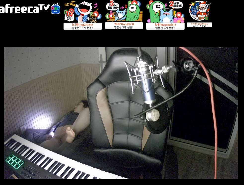 아프리카TV 녹음실에서 뽕지노출 자위후 잠방 미리보기 4