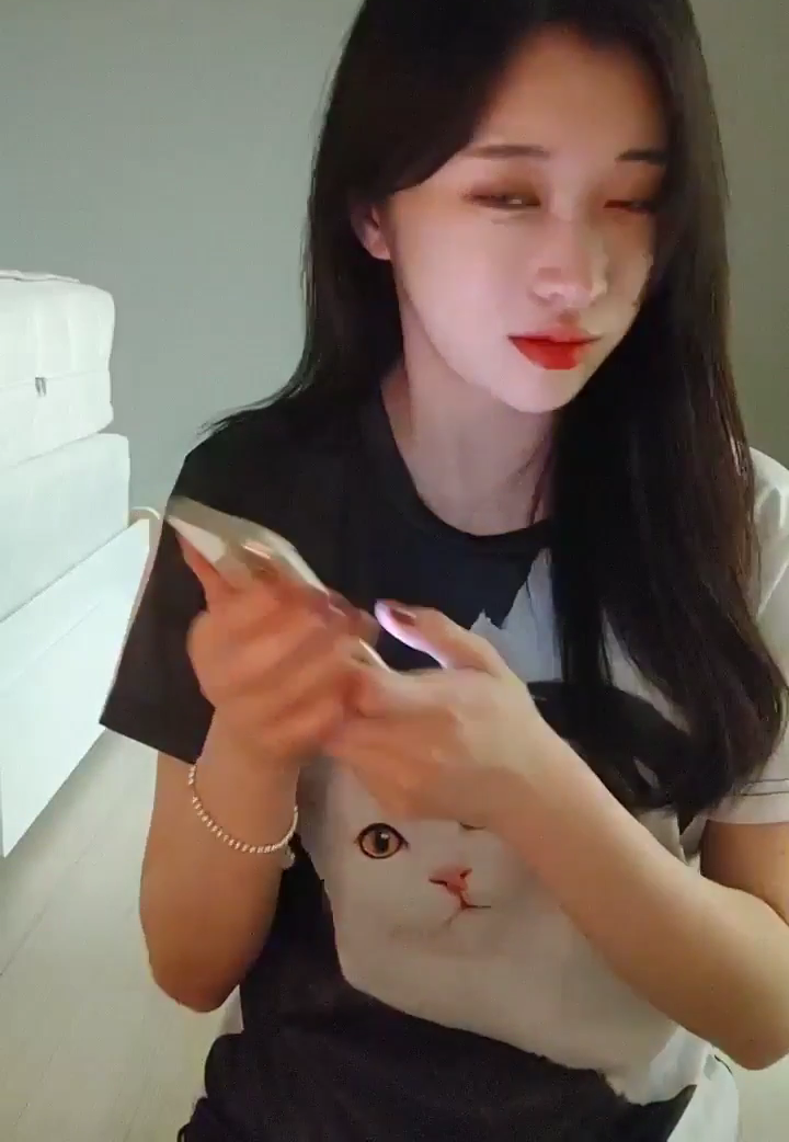 혼술러_옷갈아 입다 뒷보/보지/치질항문 노출 미리보기 2