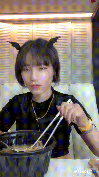 아프리카 D컵인증녀 BJ참이나_게스트 200개 물빨팬방 미리보기 11