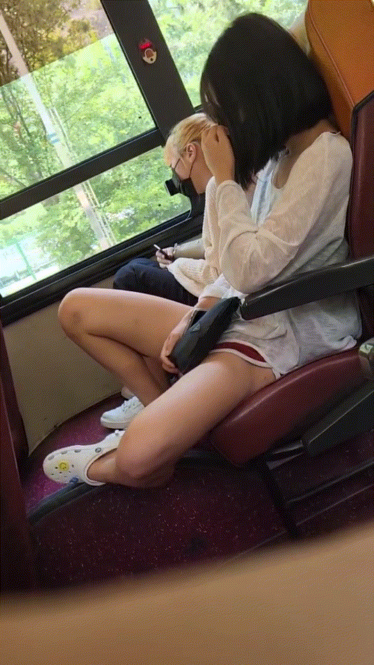 신작 다이소업스 / 버스 빨간돌핀녀 미리보기 5