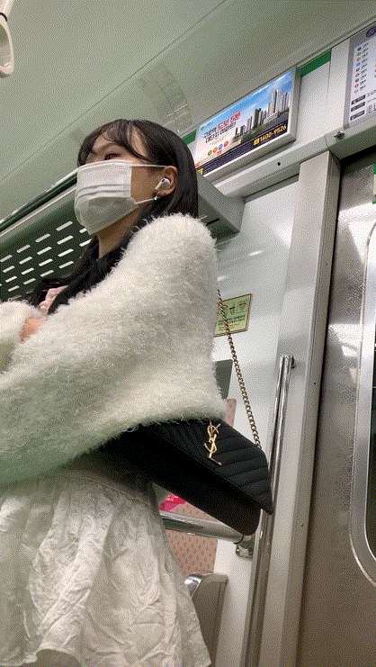 지하철 귀엽게 생긴 짧치 맨다리녀 미리보기 1