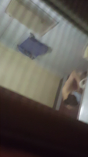 [옆집] 발바닥 각질 미는 여자 미리보기 4