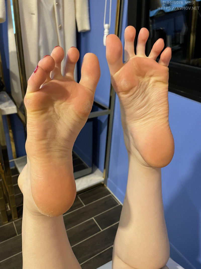 [풋] NO.66E 레드슈즈 맨발 풋잡 미리보기 6