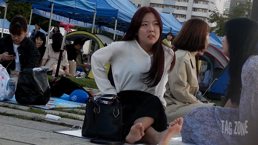 [FOOT취향] 한강의 맨발녀들 + 대합실 풋 미리보기 7