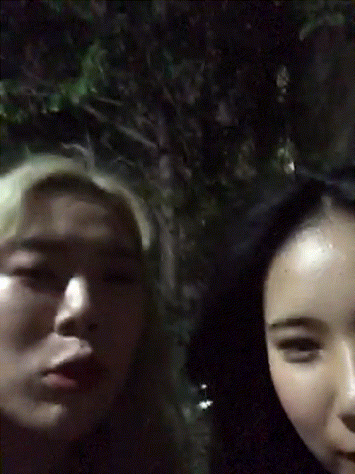 친구끼리 화장실 야노 후 집에서 노출방송 [얼공포함] 미리보기 2