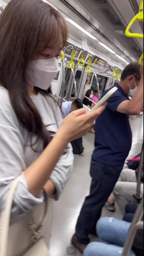 지하철 소프트 업스 [흰팬티/앞부분]