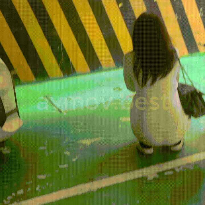 방금 원룸아래 담배피는년 엉덩이 미리보기 1