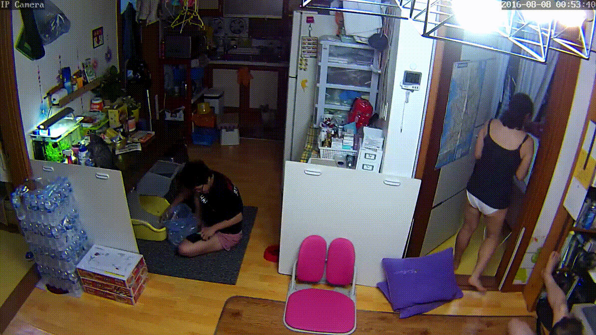 IP_벗고 돌아 다니는 엄마 [거실/방] 보지에 약바르기 미리보기 9