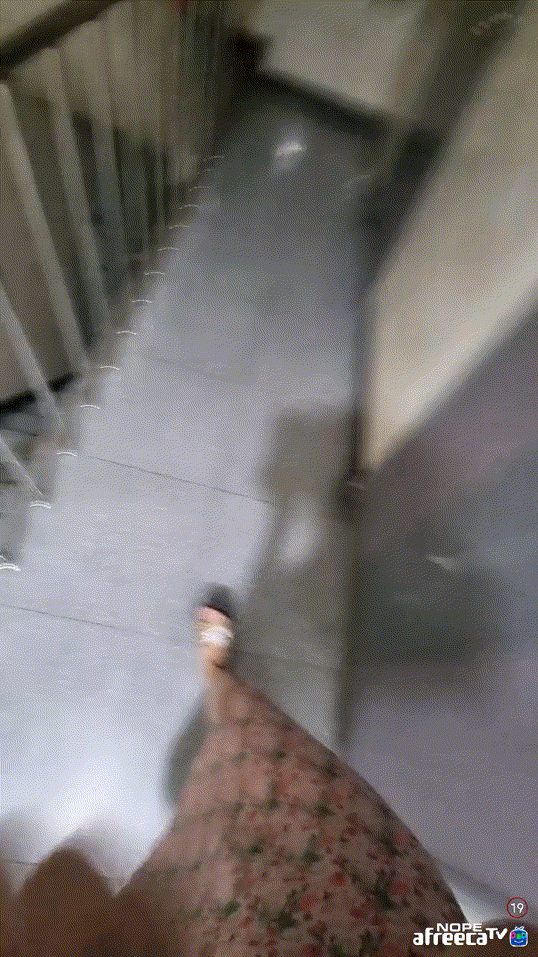 아프리카 만취녀 BJ원튜원튜 [화장실 볼일보다 보지털.꼭지노출] 미리보기 2