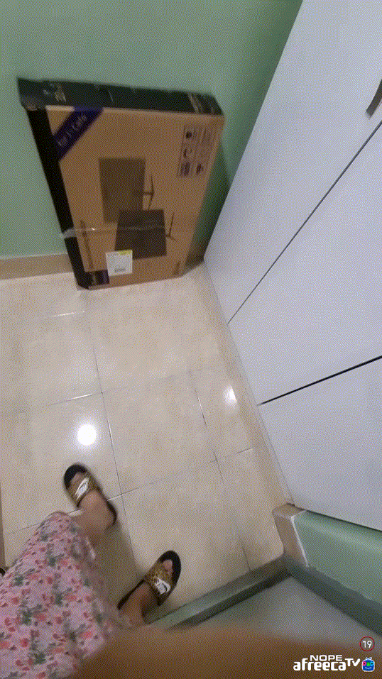 아프리카 만취녀 BJ원튜원튜 [화장실 볼일보다 보지털.꼭지노출] 미리보기 6