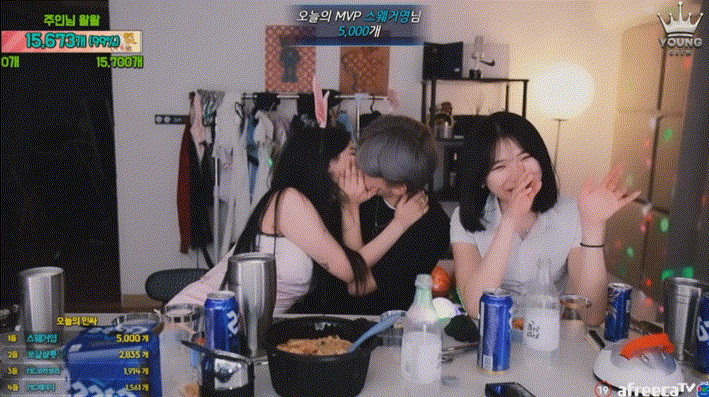 영민_헌팅녀들 2대1 코스프레입히고 짬지만지기 미리보기 4