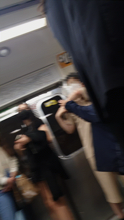 지하철 땡땡이 치마 외국인 미리보기 1