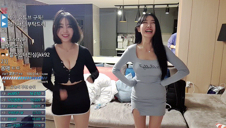 세아_여캠 2명 팬티노출 합방 중 보지냄새맡기 미리보기 4