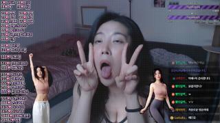 참젖 거유녀 노라조이 온리팬스와 과거 방송+ [희귀_빅파이 가슴노출 7개 추가]