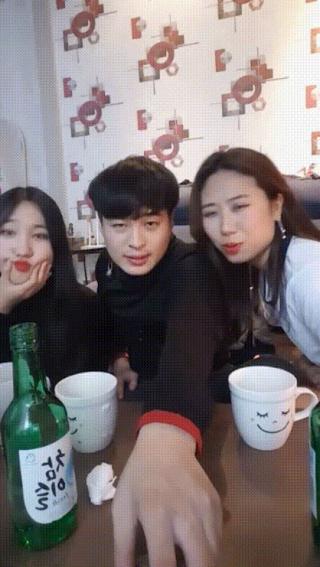 토토짱_2대1 스타킹녀들 보빨/물빨 합방
