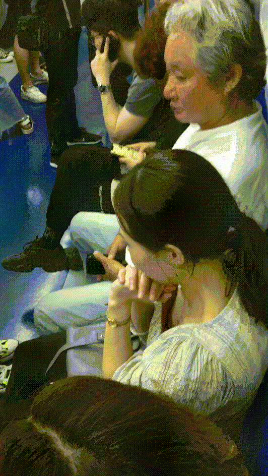 지하철 가슴골 2명 미리보기 2