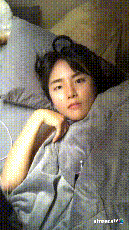 아프리카 방송켜져있는 줄 모르고 잘려다가 상반신 가슴노출 [겨털녀] 미리보기 4