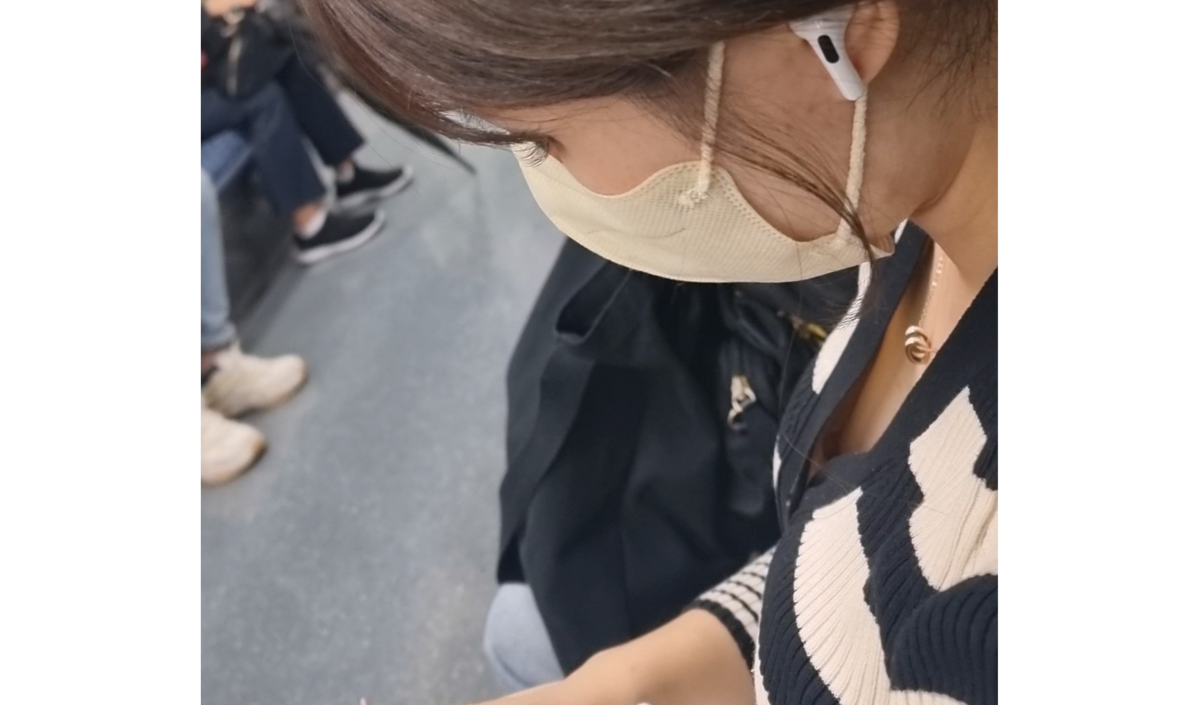 지하철 꼭지2탄_직찍 [아이팟녀]