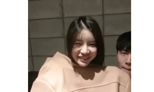 쓰따_22살 163cm 솔라닮은 긴생머리 청순 게스트 500/800개 팬방