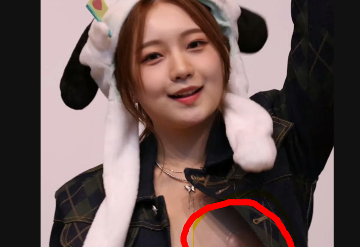 8k로켓펀치_소희 상의 흘러내림