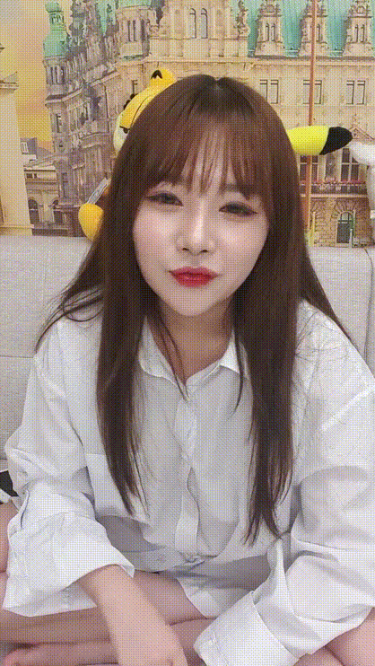 아라_흰셔츠 벗고 수딩젤 바르기 [빅파이 꼭지 노출] 미리보기 5