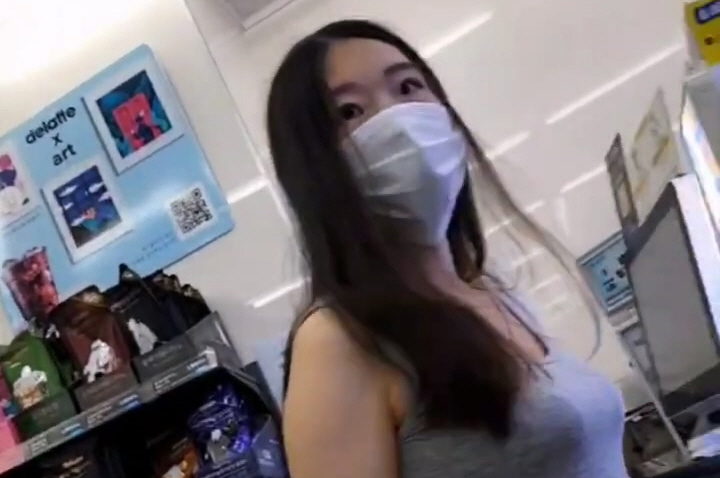 코로나시절_편의점 편안한 옷 원피스녀_업스 망사팬티