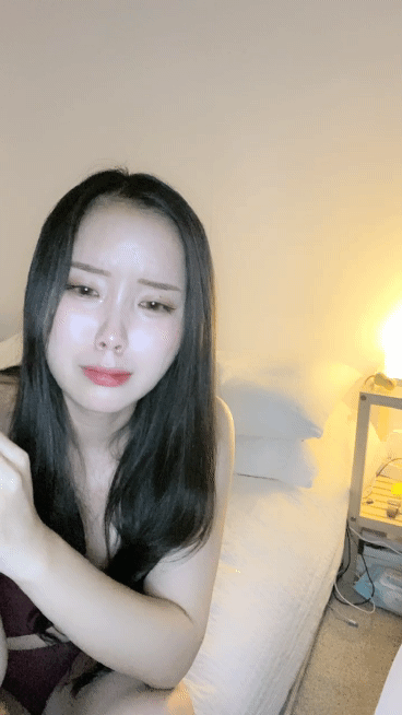 존예녀 잘 벗다가~현타와서 울먹울먹 [BJ이다영] 4v 미리보기 2