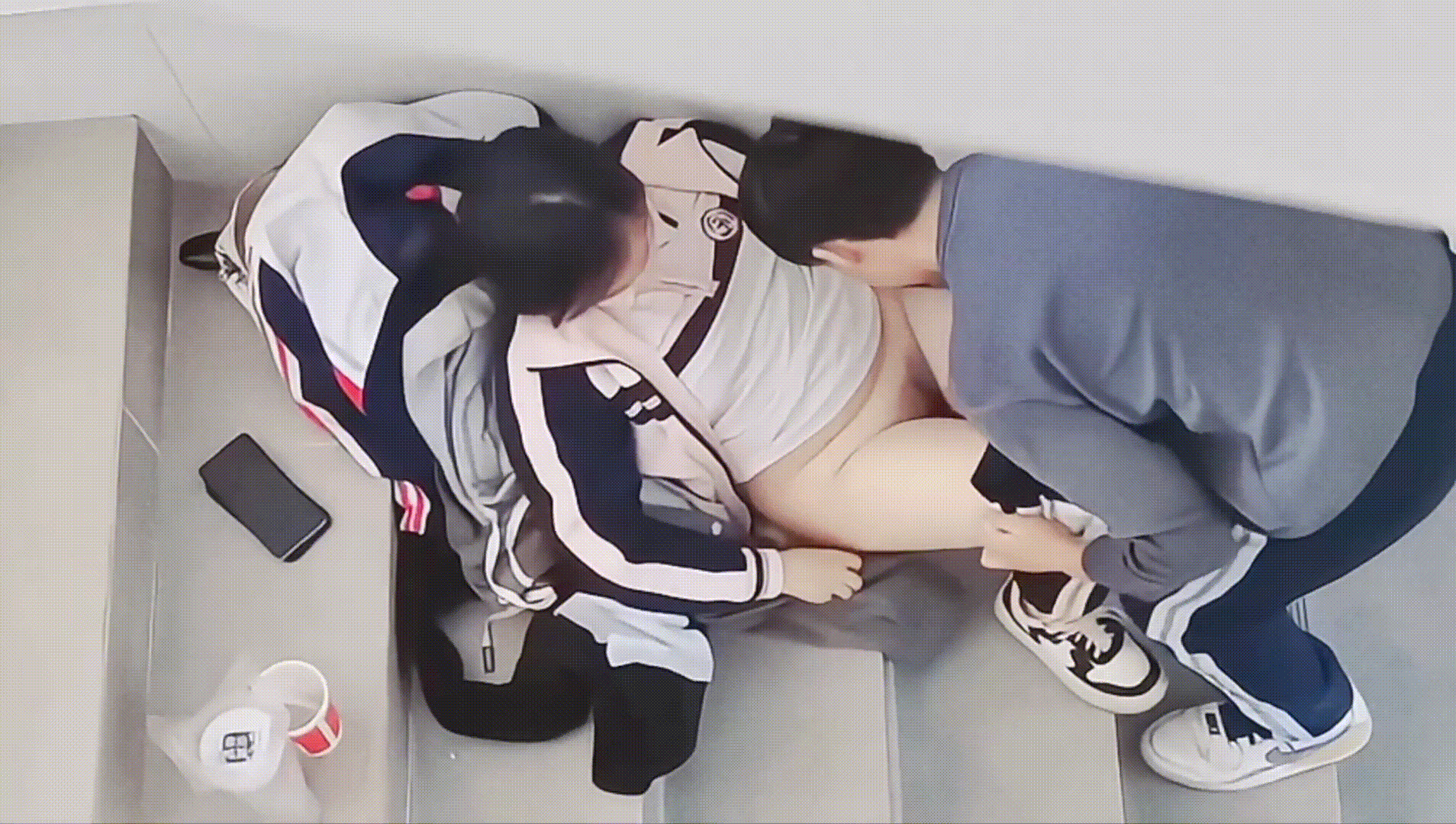 어린커플_계단에서 시후오키 미리보기 1