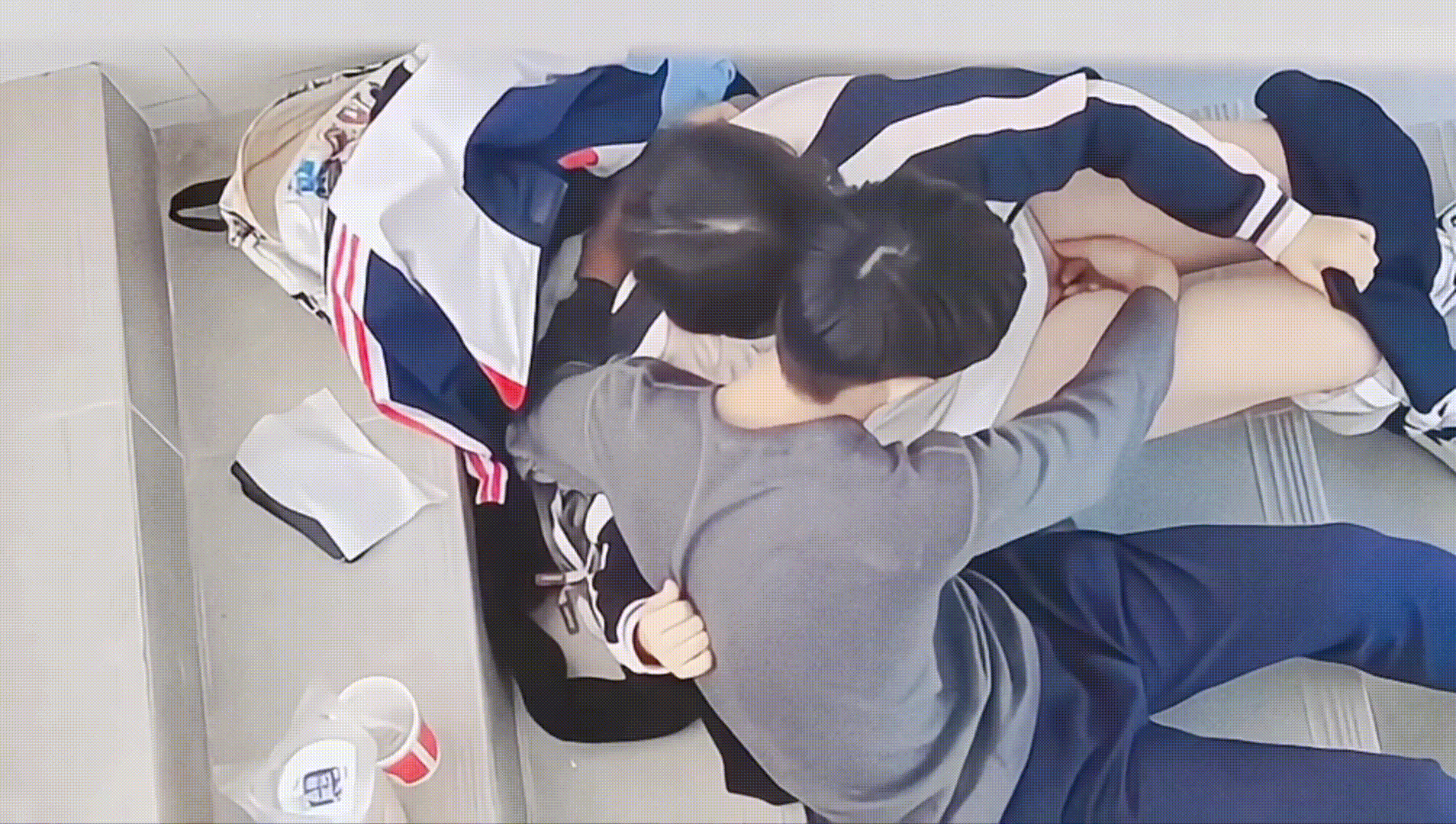 어린커플_계단에서 시후오키 미리보기 3