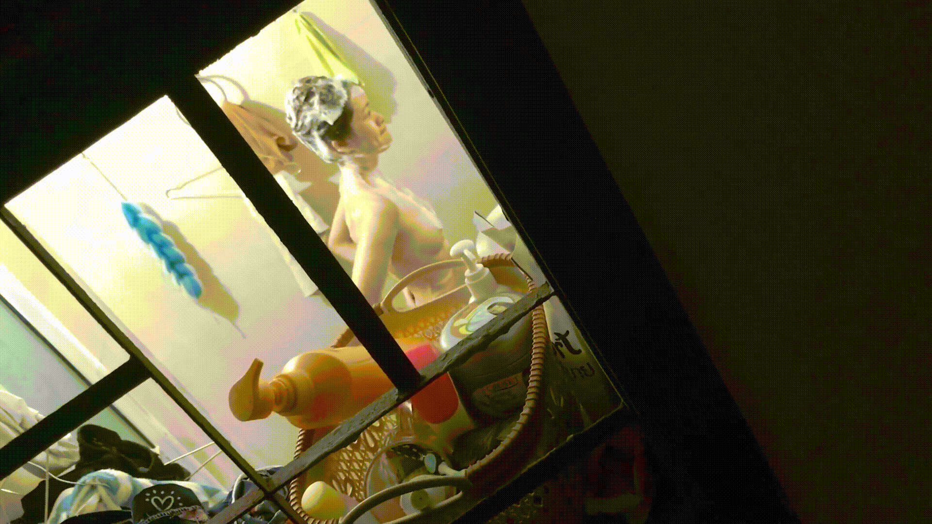 목욕하는 옆집여자 촬영 미리보기 2