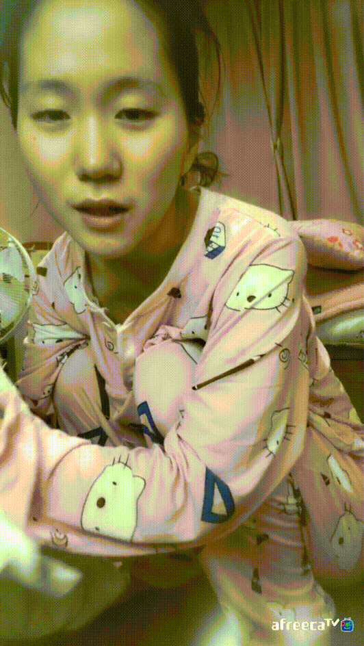 아프리카 임유아_목욕 후 쌩얼잠옷 [가슴노출] 2v 미리보기 5