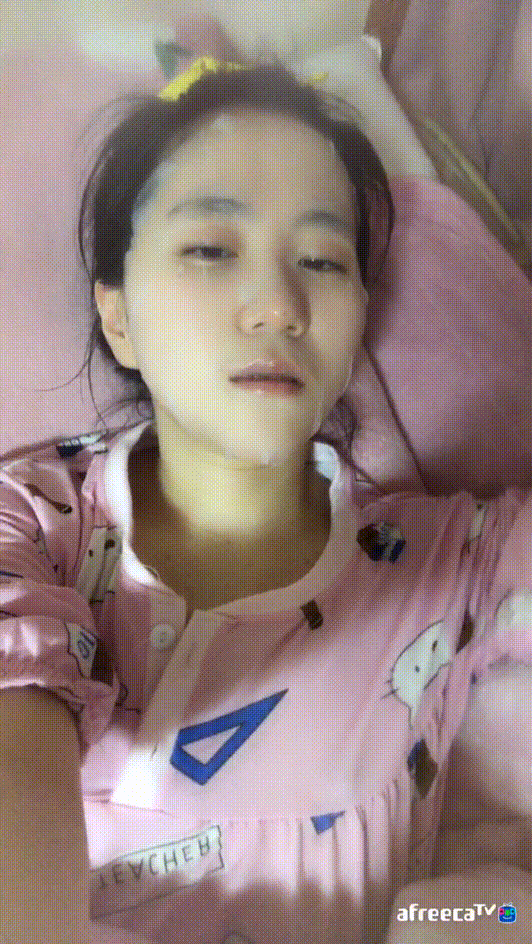 아프리카 임유아_목욕 후 쌩얼잠옷 [가슴노출] 2v 미리보기 6