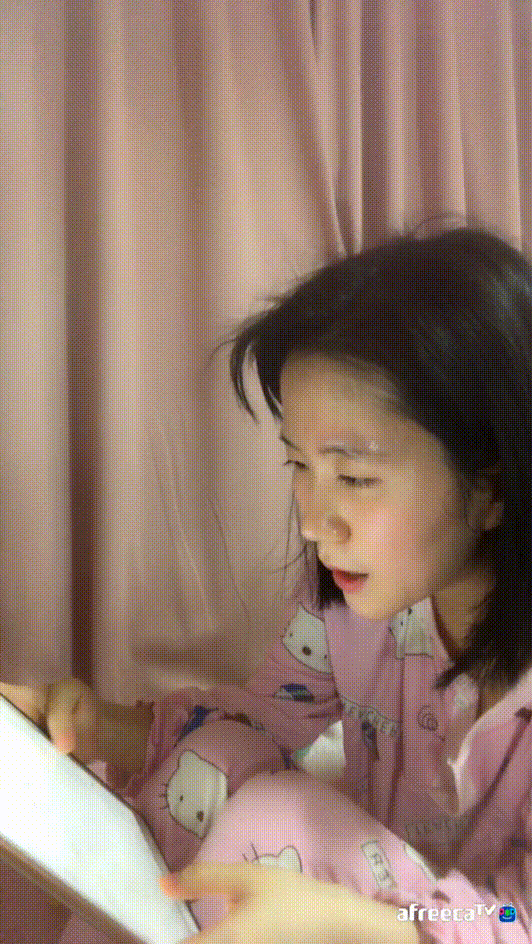 아프리카 임유아_목욕 후 쌩얼잠옷 [가슴노출] 2v 미리보기 7