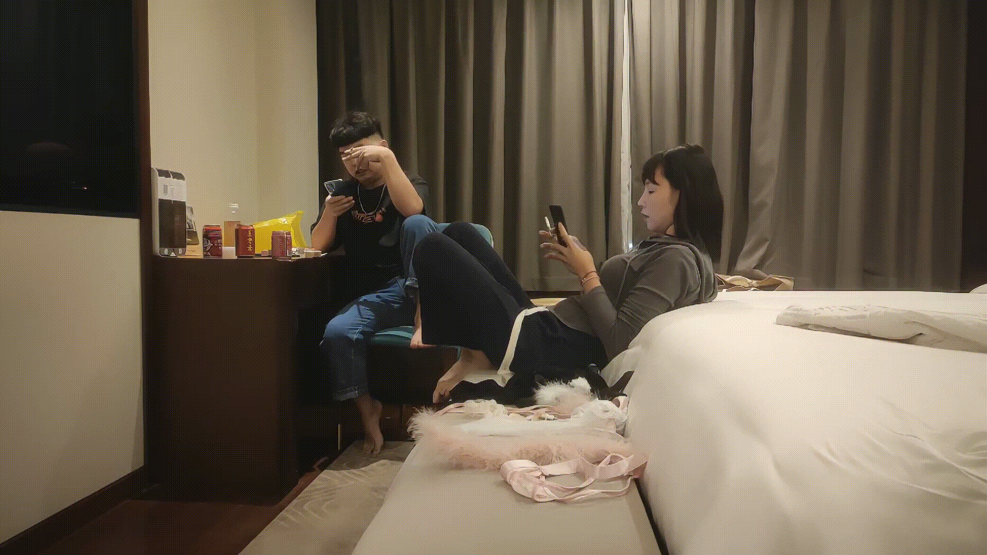 사진에 속아 부른 출장녀 미리보기 1