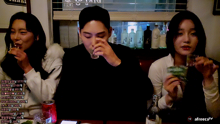 [야킹] 존예녀 2명 섭외_흰후드녀.가슴지림 10v/6.08기가 미리보기 4