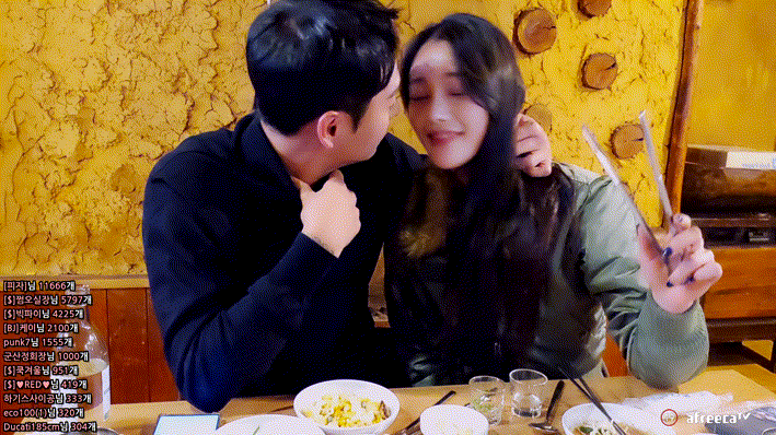 [야킹] 존예녀 2명 섭외_흰후드녀.가슴지림 10v/6.08기가 미리보기 6