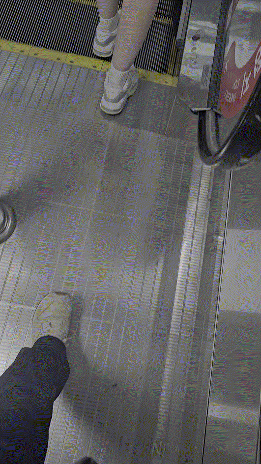 고화질 직찍_에스컬레이터 업스 _피부 안좋은 년 미리보기 4