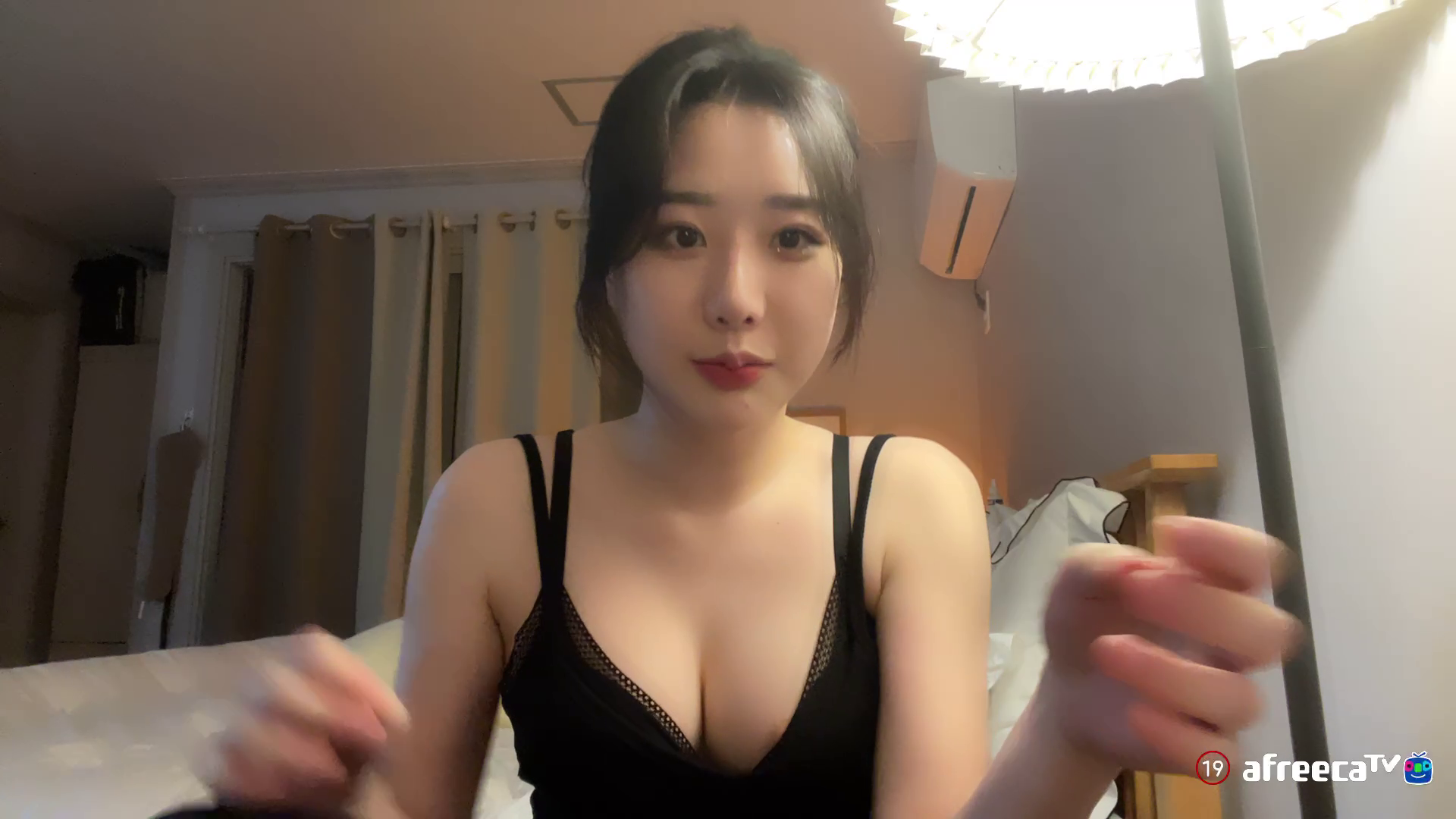 아프리카 bj빈빈빈빈빈이 _슴골 너무 파여서 유륜 노출한 날 미리보기 3