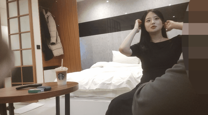 ⭐️스타벅스 조건녀_[풀버젼] 40만 인플루언서 아이돌출신녀 미리보기 3