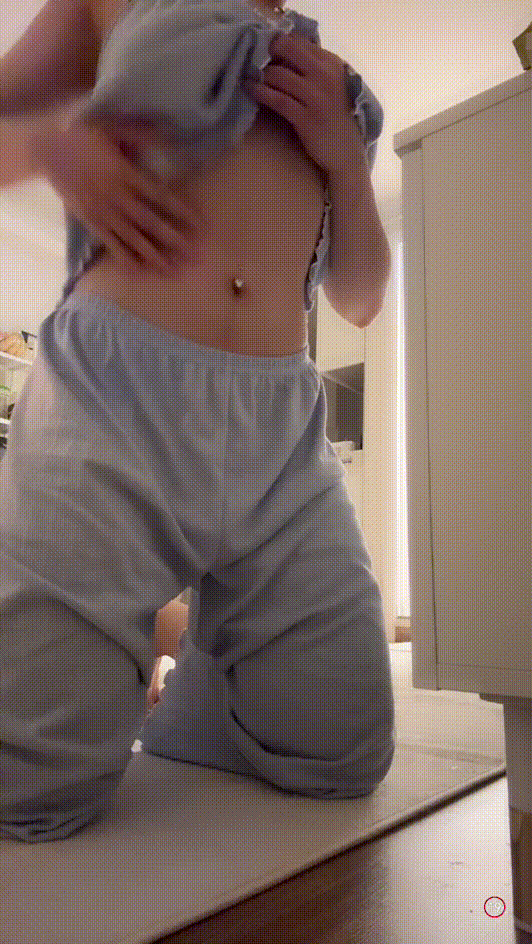 숲 thaobg9670 헰조아 2025.04.21 오늘자 [친구 젖까고 영정] 미리보기 2