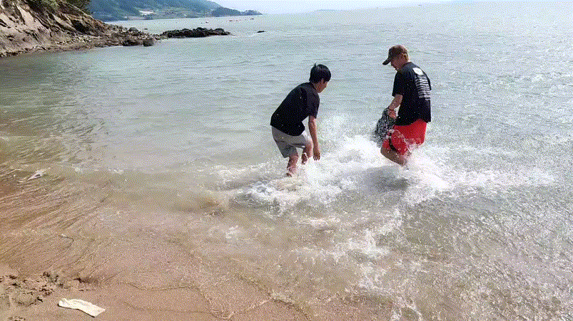 민박_승여니 바다에 던지고 가슴노출 미리보기 3