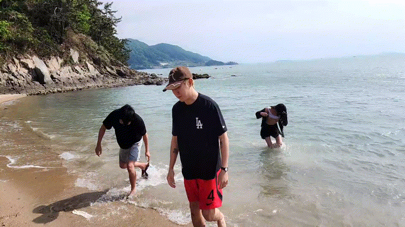 민박_승여니 바다에 던지고 가슴노출 미리보기 4