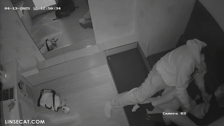 신작IP ✨ 코인노래방_섹스 후 계속 벗겨서 벌리고 꼬집는 SM커플 미리보기 2