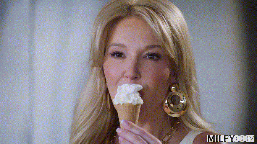 milfy [신작] 25.06.18.laura.bentley 섹시넘치는 미시와 젊은총각 미리보기 1