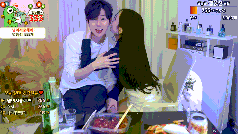 야킹_터치에 쿨한 마인드 좋은 헌팅녀 [차에서 방까지] 자지 만져주는~ 미리보기 6