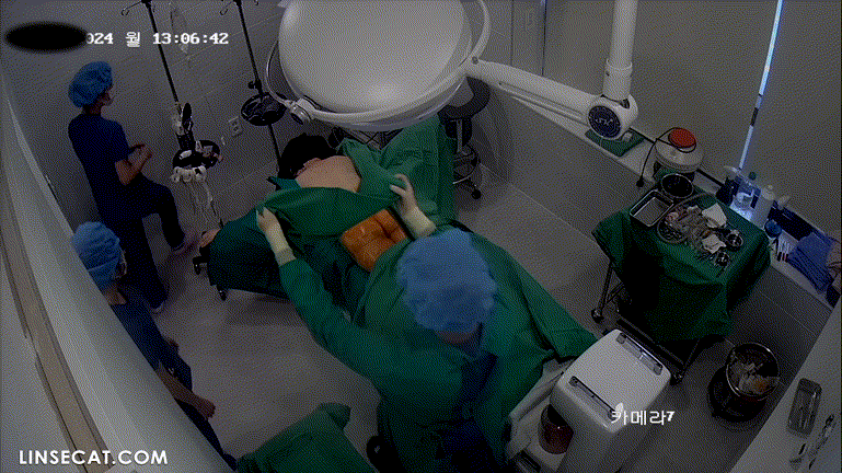 신작IP ✨ 성형외과 수술실_전신 [약혐] 미리보기 6