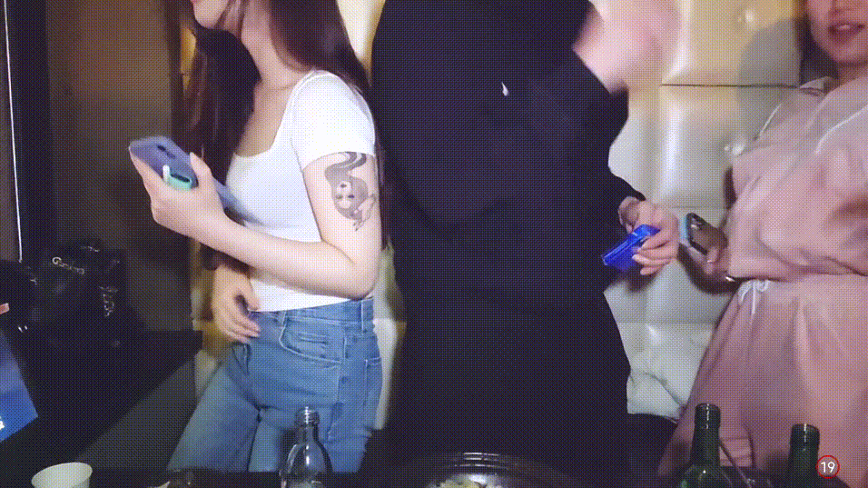 스무살 틱토커녀 2명_헌팅 [물빨] 틱톡장면 추가 미리보기 5