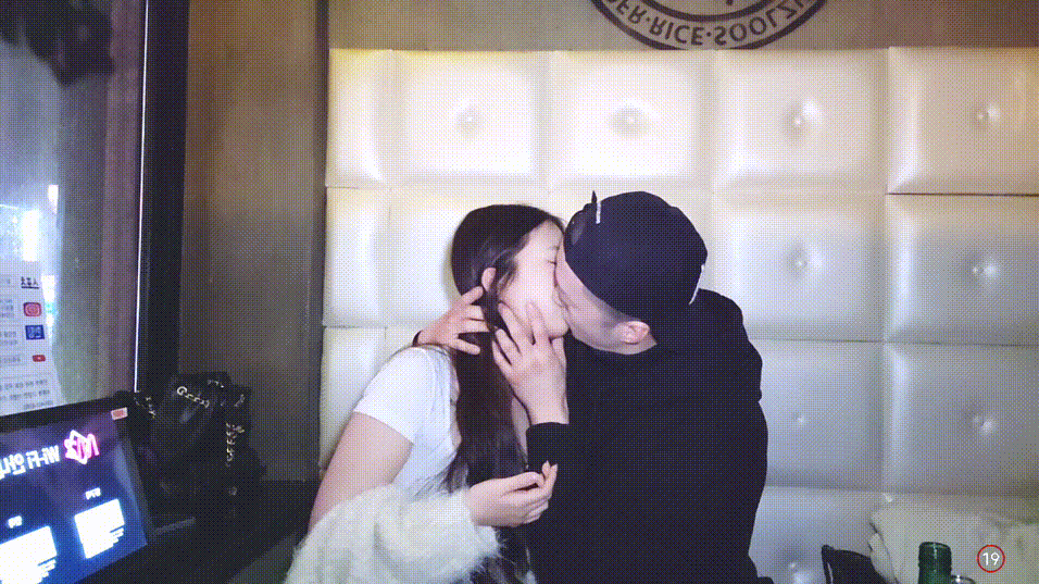 스무살 틱토커녀 2명_헌팅 [물빨] 틱톡장면 추가 미리보기 8